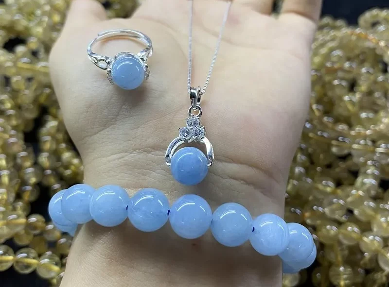 Đá aquamarine hợp mệnh gì? Tổng Quan