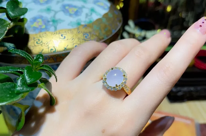 Phỉ Thúy Tử La Lan Violet Jadeite Giá Bao Nhiêu