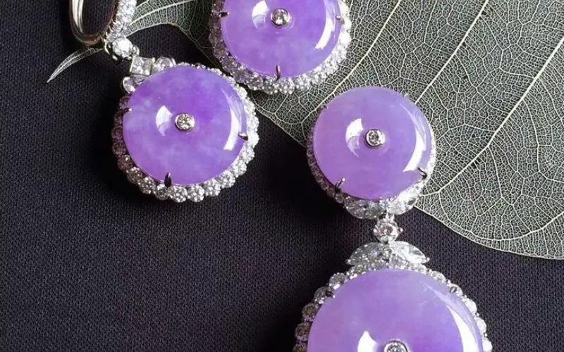 Phỉ Thúy Tử La Lan Violet Jadeite – Ngọc Màu Hoa Cà Quý Hiếm